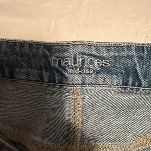 Maurices 24w distressed capris - Picture 3 of 4